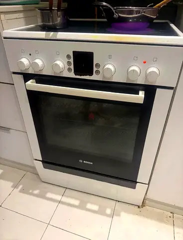 Bosch 60 X 60 cm 4 High Speed
Ceramic Cooking Zones Electric Cooker, White - HCA643220Q