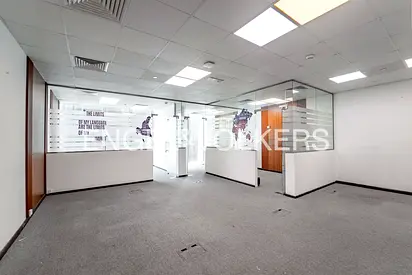 Upgraded High-Floor Office | Near Metro