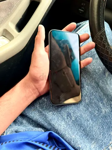 Used smartphone in good working condition - no brand shown (for parts or repair)