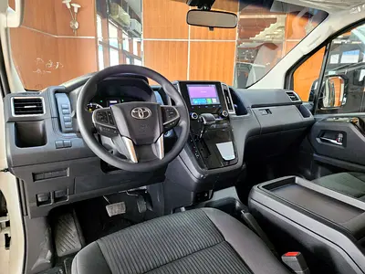 2026 Toyota GRANVIA — фото 16