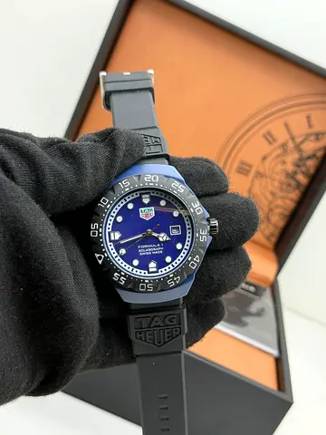 TAG HEUER formula 1 mens quartz watch