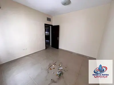 وصالة في المجرة موقع مميز واستراتيجي قريب من جميع الخدمات مع بلكونة إطلالة مفتوحة وتكييف مركزي بالقرب من الكورنيش