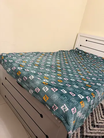 Single wood bed with mattress - good conditions