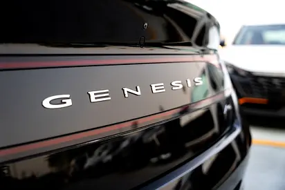 2023 Genesis G90 thumbnail 5