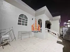 3bhk Hall 2 Majlis 4 washroom yard like new villa 2 master room