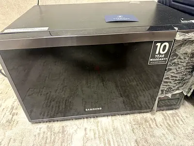 Samsung Countertop Microwave - Black, almost new Condition