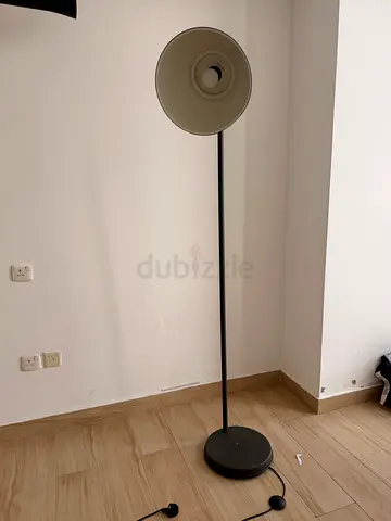 Standing floor lamp with round base - used