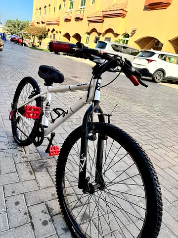 White adult mountain bike - used, good condition