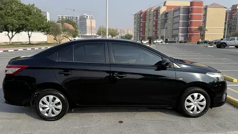 2015 Toyota YARIS — фото 4
