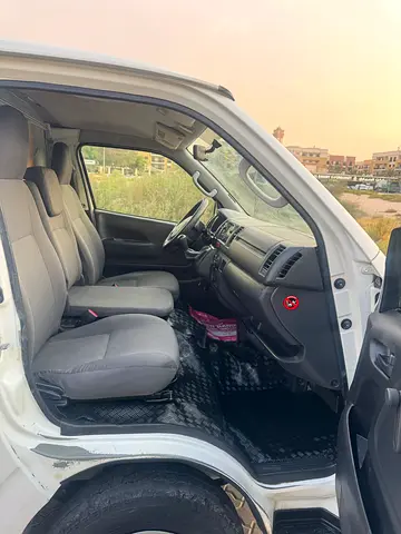 2015 Toyota HIACE 照片 5
