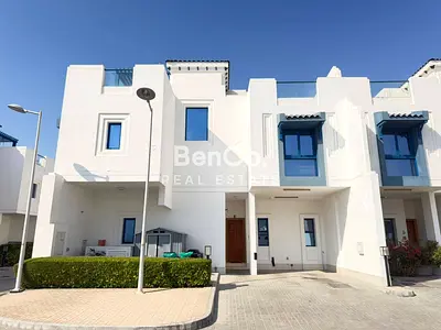 Corner Unit | Luxury Living | Vacant Soo