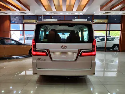 2026 Toyota GRANVIA — фото 8