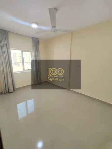 مساحات جيدة تصميم عملي  مع موقع مناسب مع سعر ايجاري مناسب