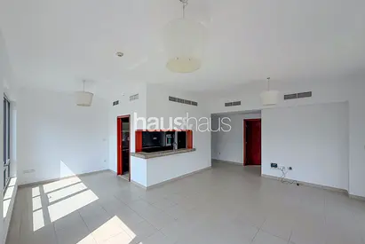 Vacant| Bright and Spacious| Exceptional Amenities