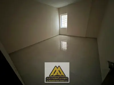 شقة غرفتين وصالة منفصلة للإيجار السنوي في الجرف 2 بالقرب من مركز الدلتا | بلكونة + غرفة خادمة/استور + 3 حمامات + تكييف وغاز مركزي | سهل المخرج للشارقة