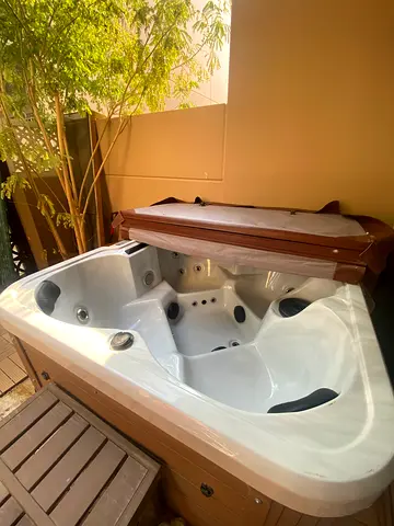 Jacuzzi