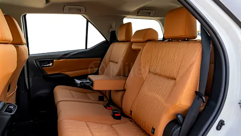 صورة 8 لـ 2025 Toyota FORTUNER