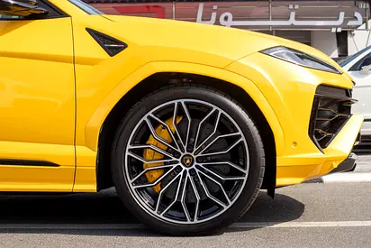 صورة 8 لـ 2025 Lamborghini URUS