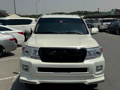 Toyota Land Cruiser 2014 white color GCC calen car
