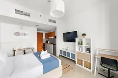 Master room with attached bath near emirates towers metro