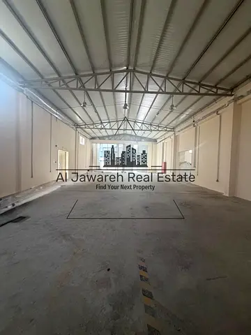 Warehouse for Rent in Umm Al Quwain – Enclosed Warehouse with Showroom and Staff Accommodation A premium warehouse for rent in Umm Al Quwain