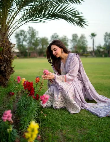 Aneelas luxury 3 piece Light Lavender Embroidered Women's Lawn Suit with Dupatta - Size M