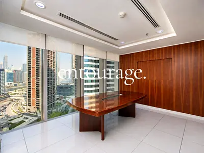 Partitioned | 5 parkings | Mid floor