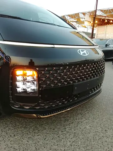2025 Hyundai STARIA photo 7