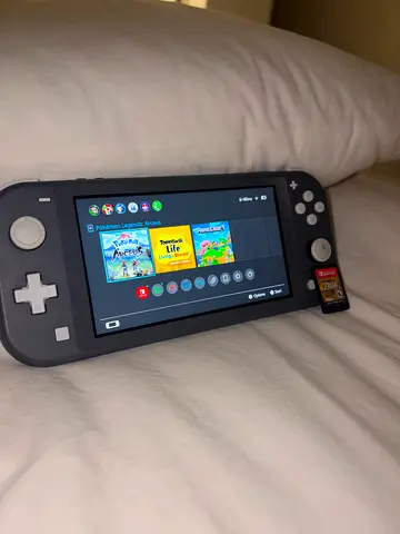 Nintendo switch lite with game (Zelda breath of the wild) price is negotiable (URGENT!!!)