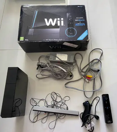 Modded Nintendo Wii gamecube support, full of games, you can add games for free