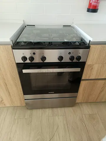 SiEMENSE freestanding gas cooker with oven - stainless steel