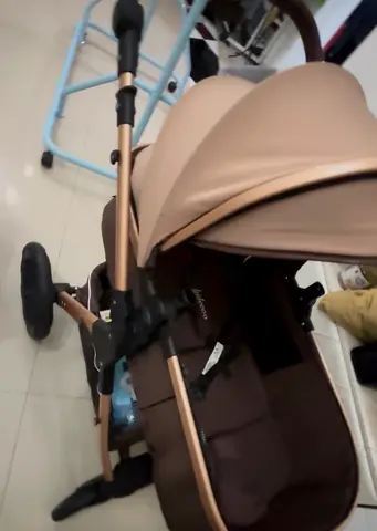 Belecoo Newborn brown baby bassinet/stroller excellent condition with belecoo bag
