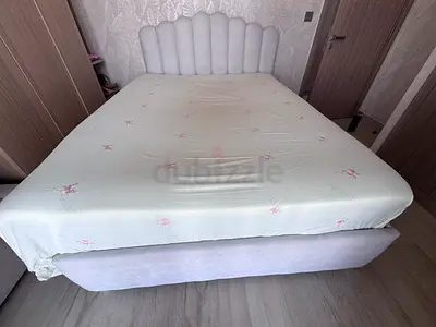 Queen size Bed