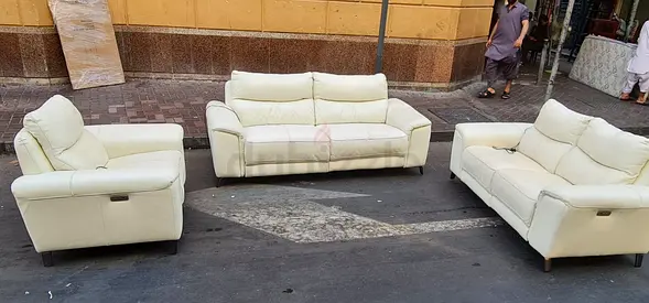 Cream leather 3-piece sofa set (3-seater, 2-seater, armchair) in good condition