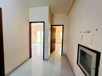 New muwaileh area 1bhk just in 34k with balcony family building at prime