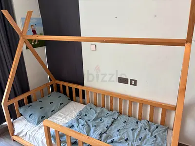 Wooden House-Style Toddler Bed with Mattress and Bedding - Light Oak