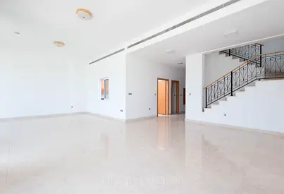 5BR Beachfront Townhouse I Sea View