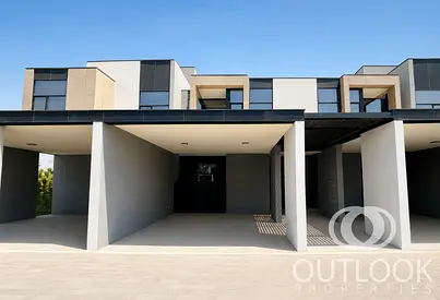 Resale | Large Plot | On the Park