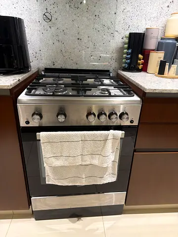 Stainless Steel Gas Cooker with Oven - Good Working Condition