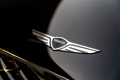 2023 Genesis G90 thumbnail 2