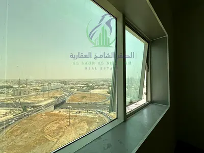 شقة غرفة وصالة للإيجار السنوي في التعاون الشارقة غرفة ماستر حمامين إطلالة مفتوحة باركينغ مجاني والدفع مرن