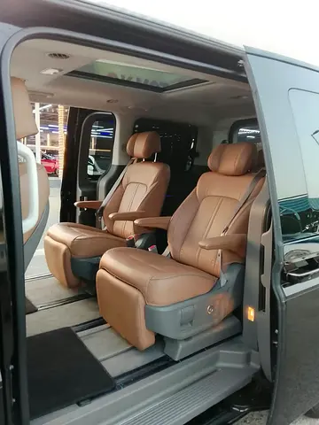 2025 Hyundai STARIA photo 10