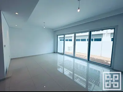 BRAND NEW l 4 BEDROOM l CLOSED KITCHEN