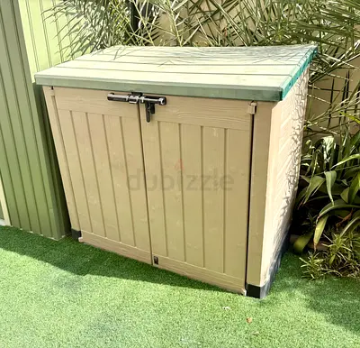 Keter Outdoor Storage Unit 
Beige with green lid
Bought Dhs 1199
Selling Dhs 550