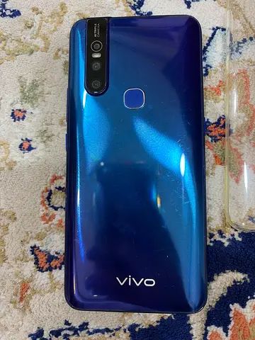 Vivo smartphone - good condition, fingerprint sensor, quad camera with all accessories