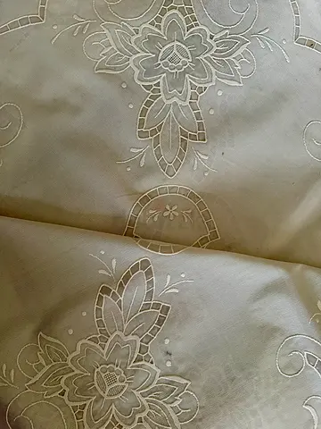 Table cloth مفرش