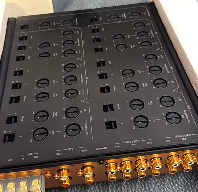 CD-1000 crossover with RCA Inputs and Adjustable Gain