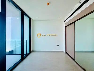 Open island Kitchen 1BR | high Floor | Below Market Price