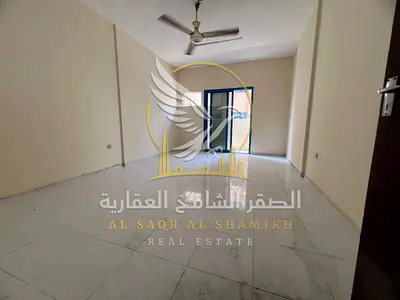 شقة غرفتين وصالة للإيجار السنوي في المجرة الشارقة مساحة واسعة تشطيبات حديثة تكييف سبليت