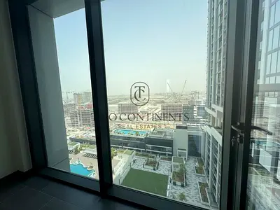 Premium 1BR | Stunning Pool View | The Crest